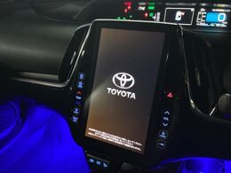 【メーカー純正11型ナビ】インテリアに溶け込むスタイリッシュな「専用設計」メーカーナビを装備♪視認性や操作性など基本性能にも優れ、より上質なカーライフをお楽しみいただけます。