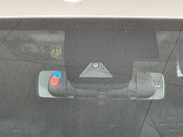 【トヨタセーフティセンス】走行中に前方の車両等を認識し、衝突しそうな時は警報とブレーキで衝突回避と被害軽減をアシスト。より安全にドライブをお楽しみいただけます。