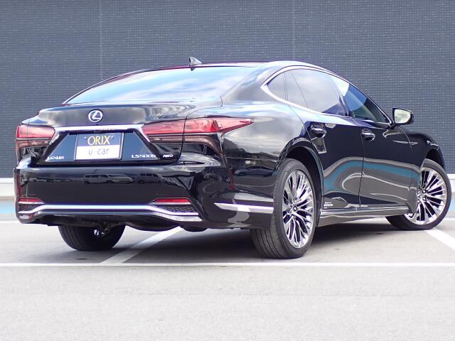 オリックス認定中古車は厳選した上質な車輌のみをお届け致します。全車にプロの職人による徹底した内外装の清掃、磨き上げ処理を施しております。