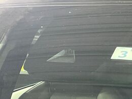 【トヨタセーフティセンス】走行中に前方の車両等を認識し、衝突しそうな時は警報とブレーキで衝突回避と被害軽減をアシスト。より安全にドライブをお楽しみいただけます。