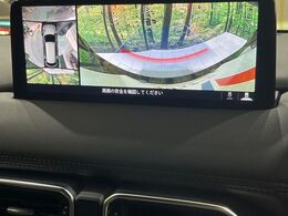 【360°ビューモニター】専用のカメラにより、上から見下ろしたような視点で360度クルマの周囲を確認することができます☆死角部分も確認しやすく、狭い場所での切り返しや駐車もスムーズに行えます。