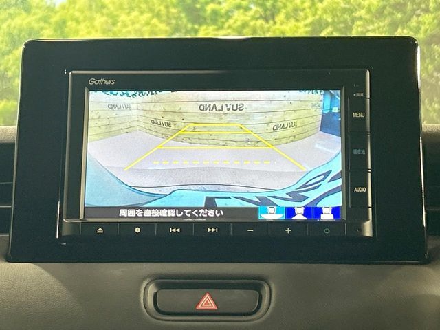 【バックカメラ】駐車時に後方がリアルタイム映像で確認できます。大型商業施設や立体駐車場での駐車時や、夜間のバック時に大活躍！運転スキルに関わらず、今や必須となった装備のひとつです！