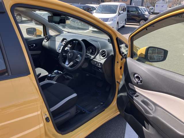 クッション性能が高く、程よく体をホールドしてくれるフロントシートなので、ゆったりとした運転を楽しんで頂けます。