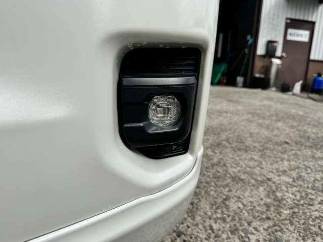 悪天候や夜間の走行も視界良好で安心してお乗りいただけます。