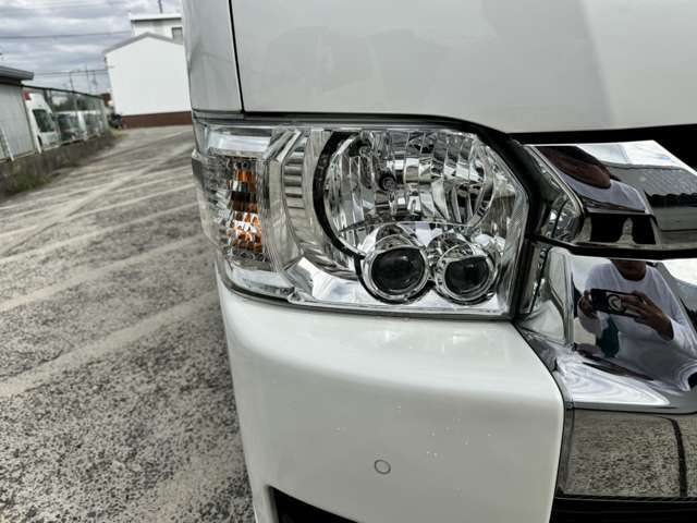 悪天候や夜間の走行も視界良好で安心してお乗りいただけます。