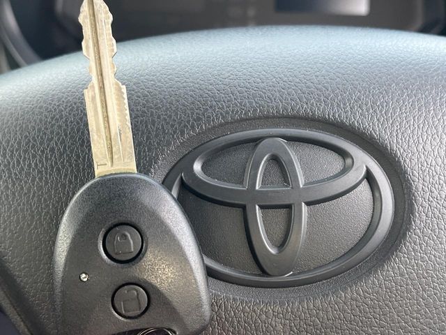 【キーレス】少し離れた場所からでもボタン一つでドアの開錠・施錠ができるのでとっても便利！ドアの鍵穴周りに傷をつけることもありません♪