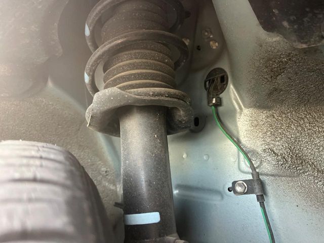 お車を安心してお乗りいただく為には、足回りの定期点検が欠かせません。サービスサポート（有償保証）では無料点検もご提供しており、安心のカーライフをお過ごしいただけるサポート体制が整っています。