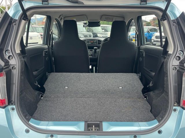 普段のお買い物や通勤、送迎等に十分な荷室スペースを確保しております。セカンドシートを倒すと、大きな荷物の積載も可能です♪