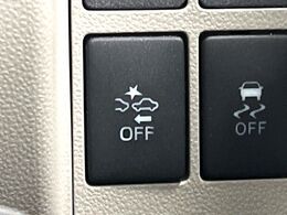 【スマートアシスト】走行中に前方の車両等を認識し、衝突しそうな時は警報とブレーキで衝突回避と被害軽減をアシスト。より安全にドライブをお楽しみいただけます。