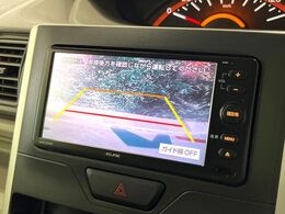 【バックカメラ】駐車時に後方がリアルタイム映像で確認できます。大型商業施設や立体駐車場での駐車時や、夜間のバック時に大活躍！運転スキルに関わらず、今や必須となった装備のひとつです！