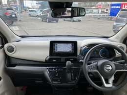 運転席まわりです。細かいオプションなど、気になるところがあればお気軽にメールやお電話等でお問合せください。