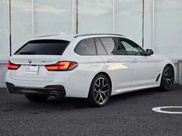 この度は弊社認定中古車をご覧いただき誠にありがとうございます。弊社はBMW 正規ディーラーですので遠方のお客様も安心してご購入下さい。ご不明な点がございましたらお気軽にお申し付けください。