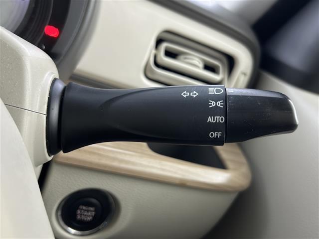 【オートライト（AUTO）】外の明るさをシステムが感知して、自動でヘッドライトが点灯します！ヘッドライトをつけ忘れを防ぐ便利機能です。