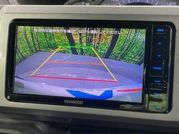 【バックカメラ】駐車時に後方がリアルタイム映像で確認できます。大型商業施設や立体駐車場での駐車時や、夜間のバック時に大活躍！運転スキルに関わらず、今や必須となった装備のひとつです！