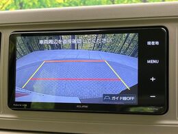 【バックカメラ】駐車時に後方がリアルタイム映像で確認できます。大型商業施設や立体駐車場での駐車時や、夜間のバック時に大活躍！運転スキルに関わらず、今や必須となった装備のひとつです！