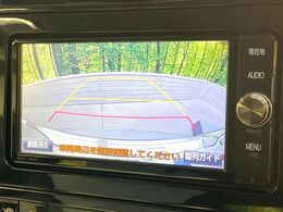 【バックカメラ】駐車時に後方がリアルタイム映像で確認できます。大型商業施設や立体駐車場での駐車時や、夜間のバック時に大活躍！運転スキルに関わらず、今や必須となった装備のひとつです！