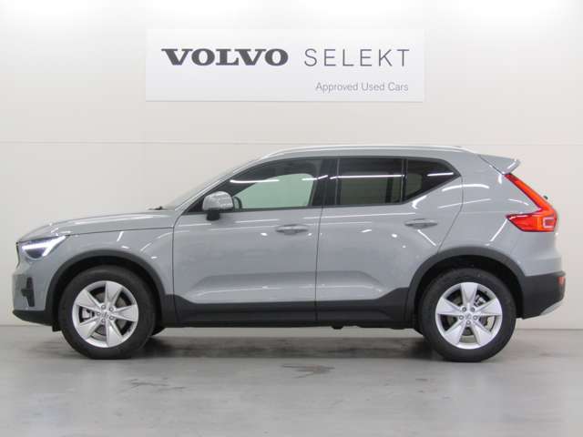 都市を駆け巡る本物のSUVとして、XC40は開発されました。スカンジナビアデザインの独創性と都会的な雰囲気を身にまとった、都市で生活するあなたのために作られた1台です。