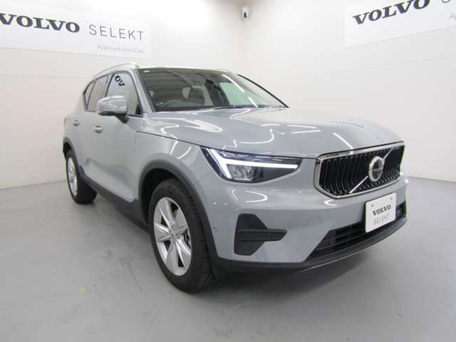 都市を駆け巡る本物のSUVとして、XC40は開発されました。スカンジナビアデザインの独創性と都会的な雰囲気を身にまとった、都市で生活するあなたのために作られた1台です。