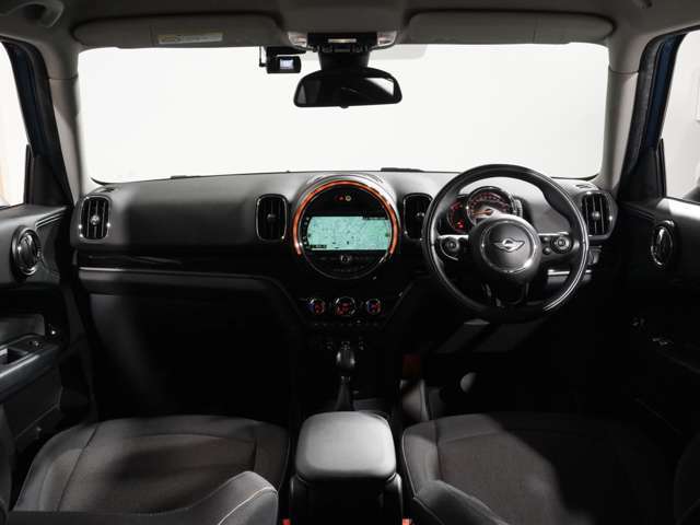 ■高年式、低走行、装備や価格に魅力があるなど、専門店の目線で厳選した高品質なミニのみ厳選し、約250台以上の新旧ミニの中からお気に入りの1台をお選びいただけます■マッチした1台がきっと見つかりますよ♪