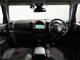 ■高年式、低走行、装備や価格に魅力があるなど、専門店の目線で厳選した高品質なミニのみ厳選し、約250台以上の新旧ミニの中からお気に入りの1台をお選びいただけます■マッチした1台がきっと見つかりますよ♪