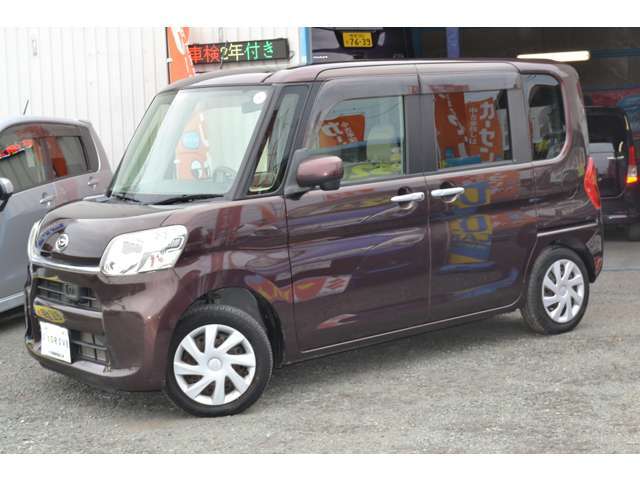 店舗敷地内に駐車スペースもございます。お車でのご来場をお考えの方はご安心ください。