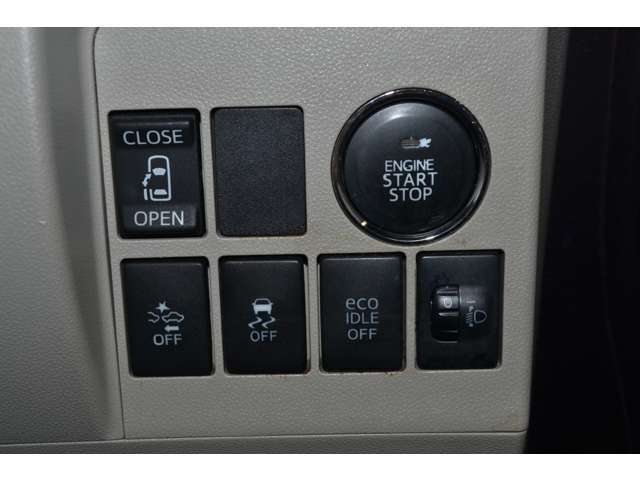 運転席からパワースライドドアの開閉操作できます。