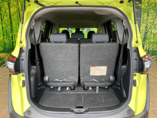 普段のお買い物や通勤、送迎等に十分な荷室スペースを確保しております。セカンドシートを倒すと、大きな荷物の積載も可能です♪