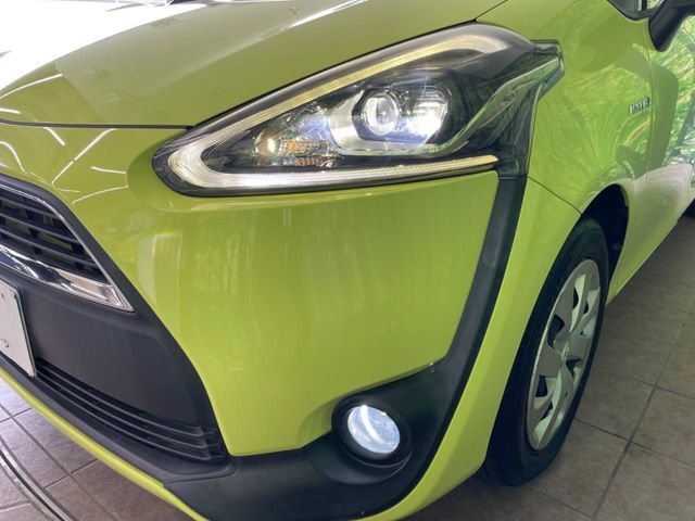 【LEDヘッドライト】悪天候や夜間走行時も良好な視界を確保し安心して運転できる高輝度LEDヘッドライトを装備！点灯速度が早く、消費電力も抑えられています。