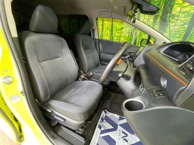 運転席シート廻りは使用感も少なく、良好な状態となっています。丁寧に使われていたことがよくわかりますね。