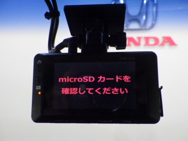 『ドライブレコーダー』動画を残すことで万が一の事態に遭遇した時の必須アイテムです！急ブレーキ・急ハンドルが起こった際、自動で記録が上書きされずに保存され、後でPC等で確認出来ます。