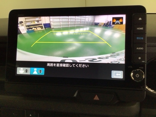 ガイドライン付きバックモニターで車庫入れも安心。知らない道でも安心して楽しくお出かけができます