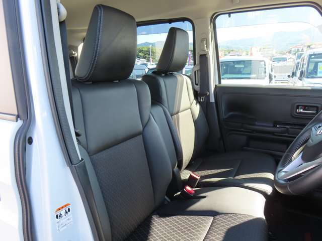運転席側から見た車内の画像です！内装ルームクリーニング済みです。しっかり綺麗にしていますので、是非、お確かめください。納車時にはもう一度キレイにいたしますよ！