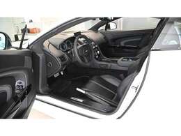 内装色：オニキスブラック　シートヒーター　バックカメラ