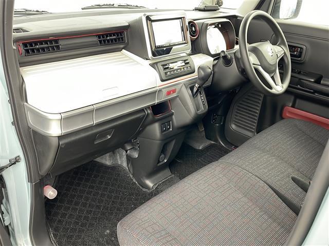 【フロアマット】車内を綺麗に保つのには必須のアイテムです。当店ではフカフカな新品マットも絶賛取り扱い中！ぜひご相談くださいませ。