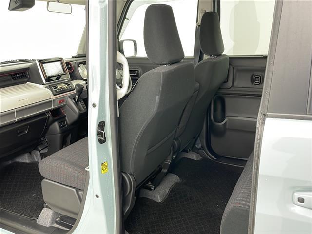 【フロアマット】車内を綺麗に保つのには必須のアイテムです。当店ではフカフカな新品マットも絶賛取り扱い中！ぜひご相談くださいませ。