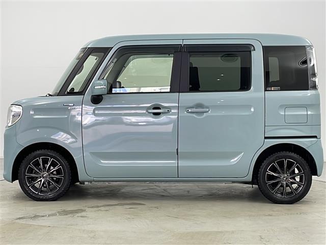 【左】当社基準による調査の結果、修復歴車と判断された車両は一部店舗を除き、販売を行なっておりません。万一、納車時に修復歴があった場合にはご契約の解除等に応じます。