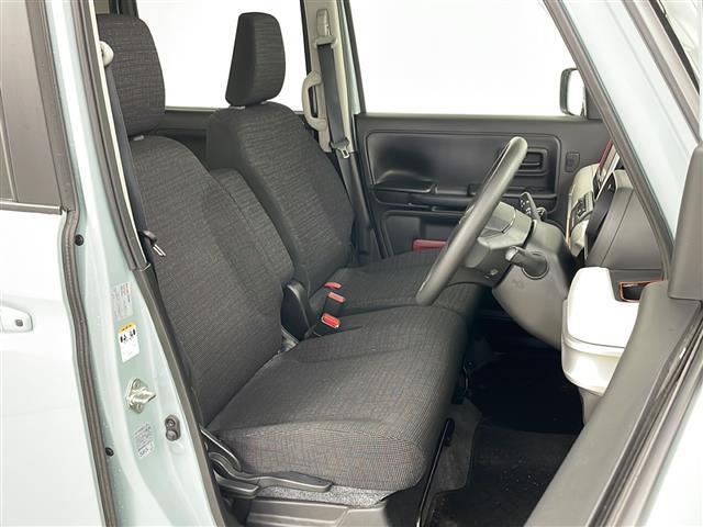 【運転席】座り心地が良いシートなので長時間の運転でも快適にお過ごしいただけます。新品のフロアマットのご注文も可能です。掲載箇所以外にご希望の写真がございましたらお気軽にお問い合わせ下さい。