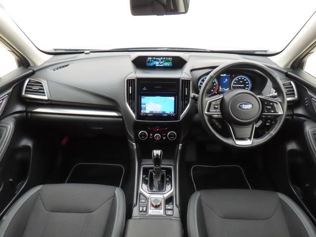 ■視界良好で運転しやすいコックピットです。シンプルで操作性の良いインパネ回りにデザインされ、SUBARUは安全性能に徹底的にまでこだわった視界設計を行っています。