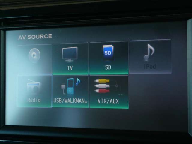 フルセグTV視聴やCD再生など多機能でとっても使いやすいです♪