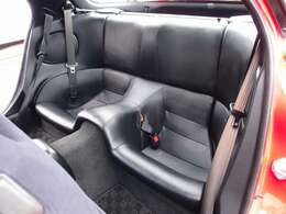 全国でも台数の少ない最終6型モデルAT車両の入庫！外装は80万円かけて同色塗装済みとなり、タイヤも4本新品交換済み！実走行59，000kmと少なく、フロントリップ、純正リアウイングなど人気のスタイル！