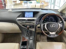 こちらインパネ全体の写真になります。納車はおおむね2週間程度（必要書類の状況により）で行っております。人気の車両になりますので、お早目のご検討をおすすめします。当店自慢の一台です！