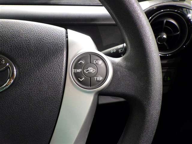 ステアリングスイッチ装備！運転しながら手元でオーディオの操作などができます。