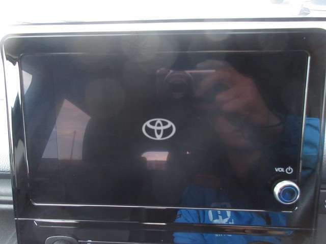 8型のディスプレイオーディオを装備！Bluetooth・USB接続やアップルカープレイ・アンドロイドオート接続とドライブが盛り上がりますね！