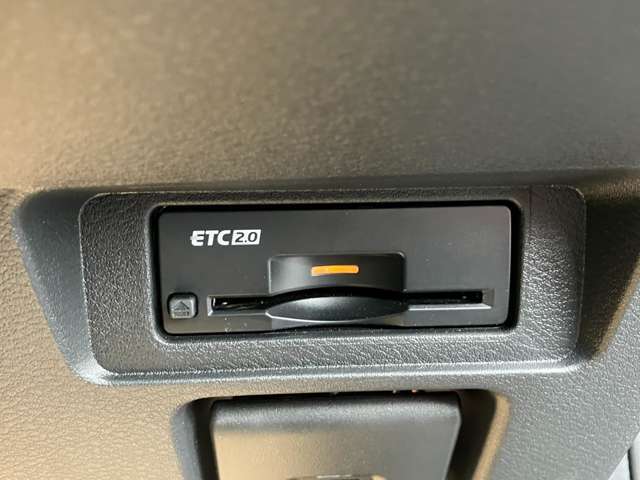 ETCで高速・有料道路の料金所をキャッシュレス。スムーズなドライブをサポート。