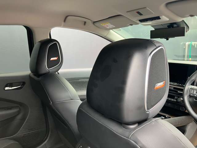運転席助手席のヘッドレストがBOSEのスピーカーになっています。