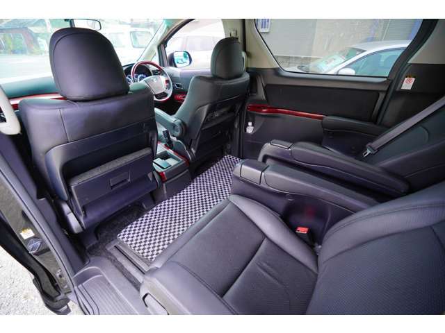 - 車内はどの席も広々と快適に過ごせます -