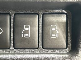 【両側パワースライドドア】スマートキーや運転席のスイッチで後席両側スライドドアの開閉が可能♪電動だから力を入れてドアを開ける必要が無く、小さなお子様でも簡単に開け閉めでき快適です♪