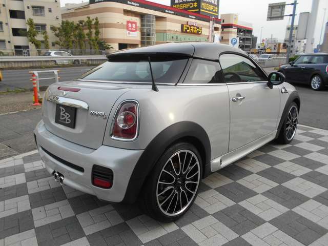 ご遠方の方にもご安心してご購入頂けるよう、全車、日本自動車鑑定協会（JAAA、AIS）により鑑定済みです。お車の詳細状態は鑑定書としてWEB上でもご覧いただけます！