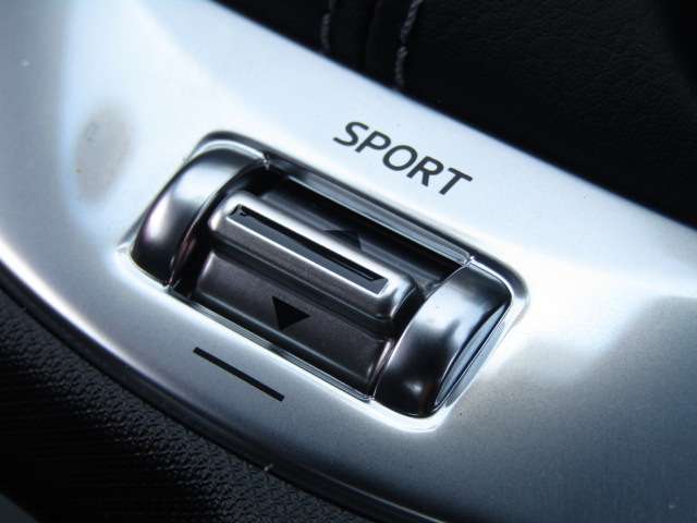 お車に詳しくない方でもご安心ください。ご満足のいくお車探しをお手伝いできるよう経験豊富なスタッフがご対応致します。LINEでのお問合せもOKです。