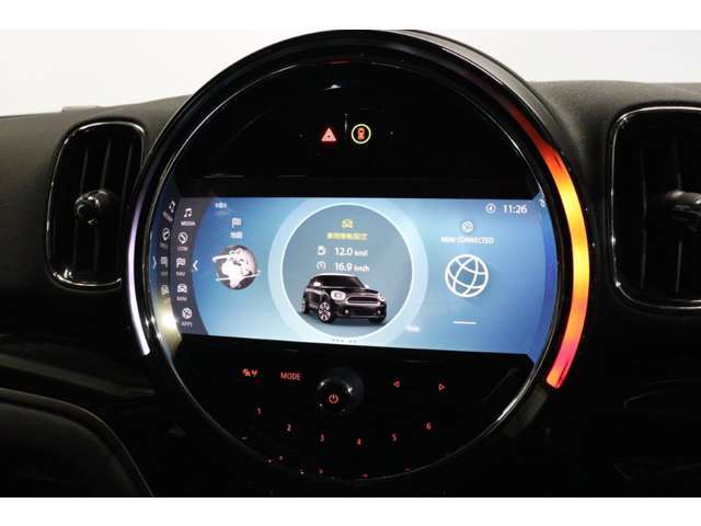 保証期間中にトラブルが発生した際は、24時間フリーダイヤルでオペレーターが対応致します。応急処置方法のみならず、出張修理やレッカー搬送などの手配、お客様の代替交通手段やホテルの確保を行います。